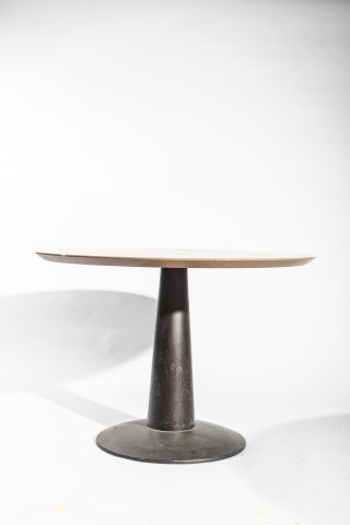 null Philippe HUREL (Né en 1955), 1 table, Diam.: 100 cm.
