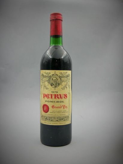 null Une bouteille CHÂTEAU PETRUS 1979 - Bas goulot - Etiquettes bon état