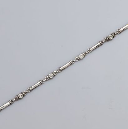 null Bracelet en or grsi, 750 MM, orné de cinq brillants, longueur : 18 cm, fermoir...