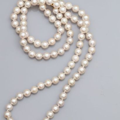null Sautoir de cent quatre perles de culture Akoya du Japon, 750 MM, 7,5 - 8 mm,...