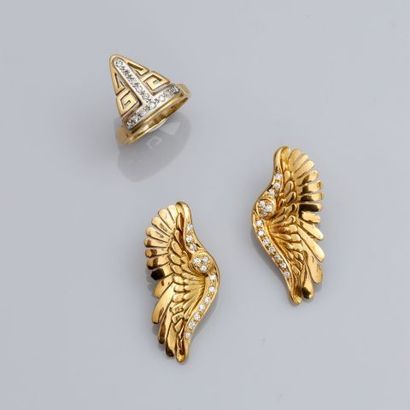 null Ensemble : Bague et clips d'oreilles en or jaune, 750 MM, ornés de diamants,...