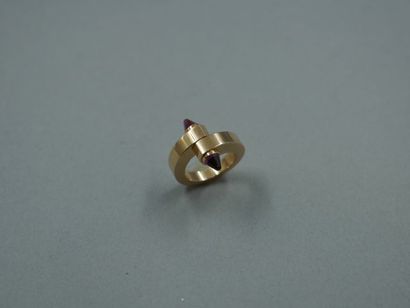 null CARTIER, Menotte. Bague en or jaune, 750 MM, ornée de deux tourmalines, numérotée...