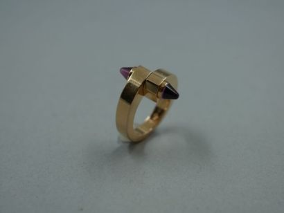 null CARTIER, Menotte. Bague en or jaune, 750 MM, ornée de deux tourmalines, numérotée...