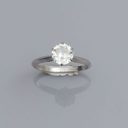 null Bague en or gris, 750 MM, ornée d'un diamant taille brillant pesant 1,01 carat...