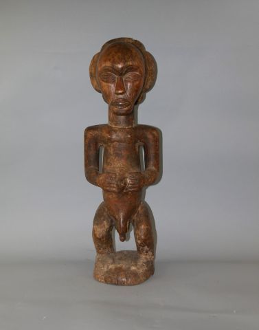 null Statuette masculine en bois et enduit - Congo - H : 60cm