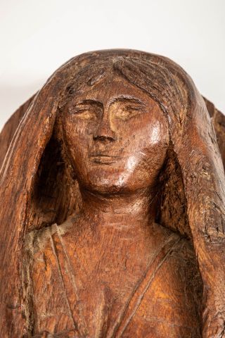 null Sainte Vierge en pied en chêne sculpté à partir d’un bois ancien - Circa 1930...