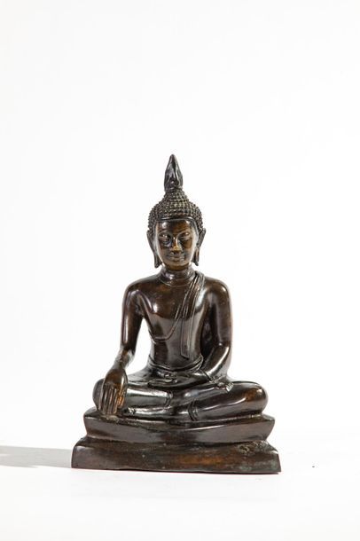 null CHINE. Buddha en bronze à patine noire, Haut.: 20 cm.