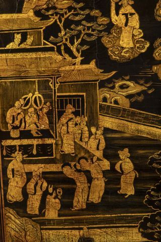 null Armoire en laque noire à décors de scènes de la vie quotidienne chinoise - Ouvre...