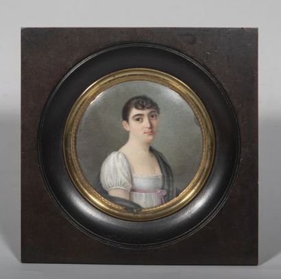 null Ecole FRANCAISE du début du XIXème siècle, Jeune femme au châle, Miniature sur...