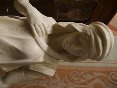 null Ferdinando VICCHI (1875-1945), Jeune fille à la cruche, marbre, signée et notée...
