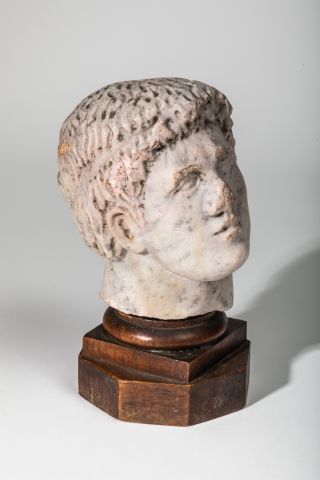 null Petite tête d'homme en marbre blanc, Epoque Néoclassique, XVIème/XVIIIème siècle....