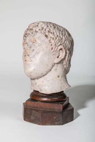 null Petite tête d'homme en marbre blanc, Epoque Néoclassique, XVIème/XVIIIème siècle....