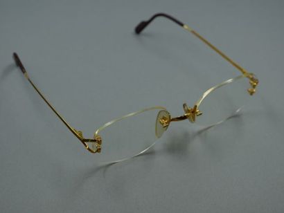 null CARTIER - Une paire de lunettes de vue en plaqué or - Dans son écrin en cuir...