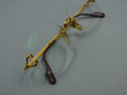 null CARTIER - Une paire de lunettes de vue en plaqué or - Dans son écrin en cuir...