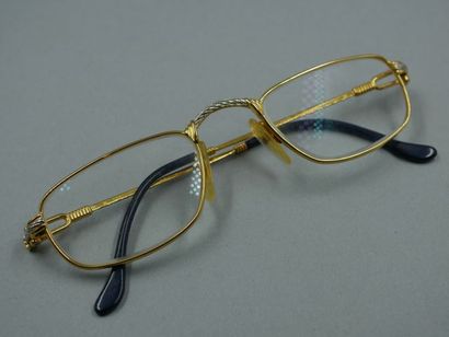 null FRED - Une paire de lunettes en plaqué or et acier
