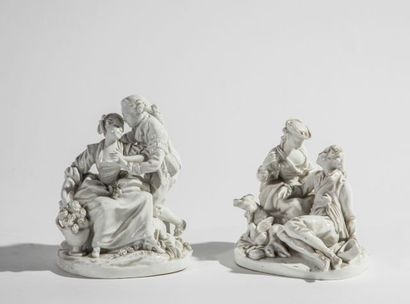 null Deux groupes en porcelaine blanche représentant un couple baguenaudant et un...