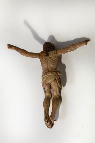 null Christ en croix en bois polychrome, ITALIE, XVIIIème, Haut.: 29 cm. (Accide...