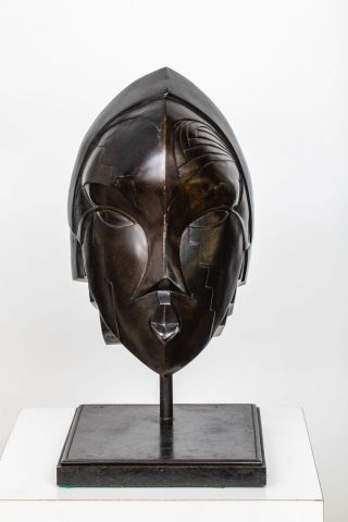 null Ecole Française début XX ème - Masque "africaniste" en bronze à patine médaille...