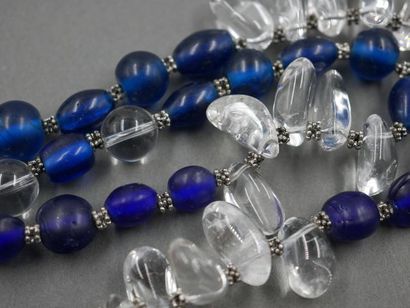null Long collier en perles de verre transparentes et bleues - Longueur 40cm env...
