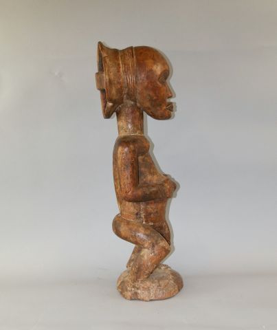 null Statuette masculine en bois et enduit - Congo - H : 60cm