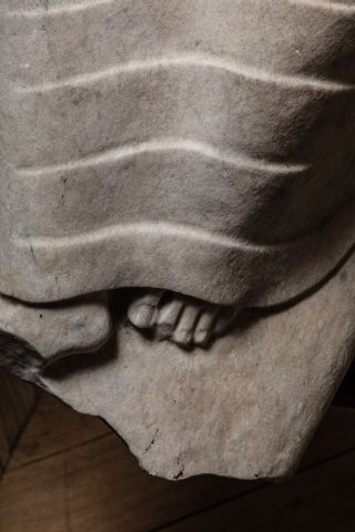 null Rare couvercle de sarcophage - Epoque Romaine, IIème siècle ? de style ETRUSQUE...