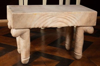 null Pied de table rectangulaire sculpté dans un bloc parallélépipédique de marbre...
