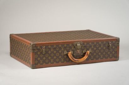 null LOUIS VUITTON. Valise "Alzer" lozinée en toile enduite Monogram et cuir naturel...