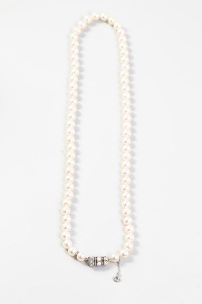 null Collier de perles de culture choker, fermoir en or gris(1 carat environ), Long.:...