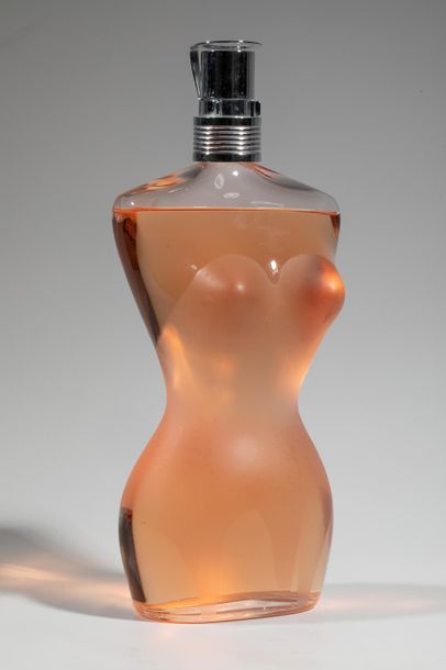 null Jean-Paul GAULTIER - "Femme" : Flacon de parfum factice, 1000 mL. Hauteur: 30...