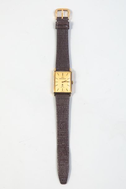 null JAEGER LECOULTRE- Montre bracelet de dame en or jaune 18k boitier rectangulaire...