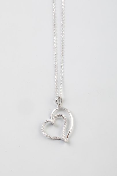 null Pendentif Coeur design et sa chaîne en or blanc -18K-, serti de diamants .PB...