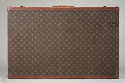 null Louis VUITTON. Valise lozinée en toile enduite Monogram et cuir naturel ; les...