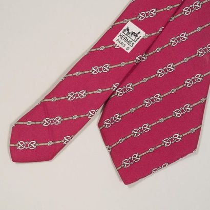 null HERMES Paris Made in France. Cinq cravates en soie imprimée fond rouge et petits...