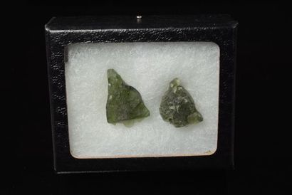 null 2 tectites : Moldavite verte, âgée de 15 millions d’années, Locenice, Tchéq...