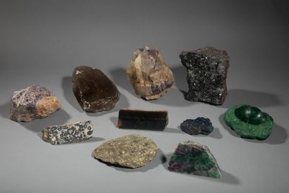 null Lot d'un géologue comprenant 9 minéraux: 2 améthystes, Auvergne, France. 1 cendrier...