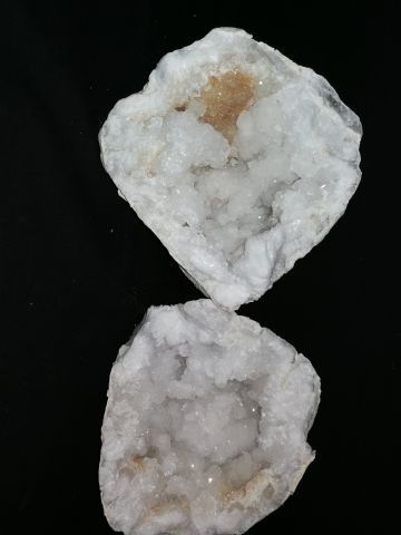 null Géode de quartz blanc complète, Haut.: 18 cm.