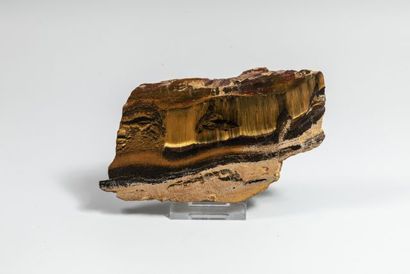 null 2 plaques: jaspe pyrité, Allemagne, 17 x 16 cm. Œil de tigre, Australie, 16...