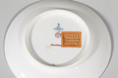 null Trois rares assiettes à pain en porcelaine de la Manufacture de Sèvres.
Service...