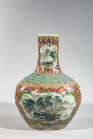 null CHINE , fin de l'époque de la République, Minguo (1912-1949). Important vase...