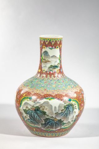 null CHINE , fin de l'époque de la République, Minguo (1912-1949). Important vase...
