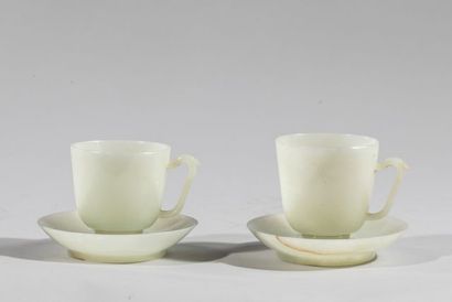 null CHINE , fin de la dynastie Qing (1644-1912),fin XIXème. Paire de tasses et leurs...