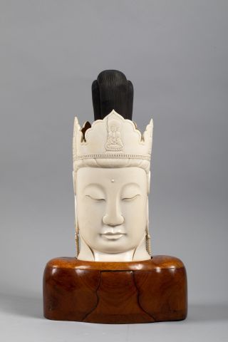 null INDOCHINE, années 30. Belle tête de Guan Yin en ivoire d'éléphant (elephantidae...
