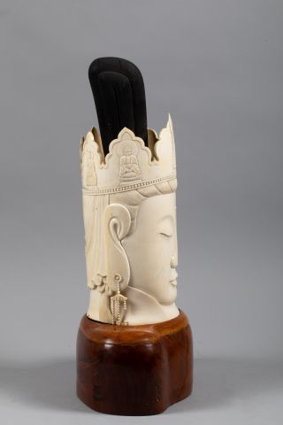 null INDOCHINE, années 30. Belle tête de Guan Yin en ivoire d'éléphant (elephantidae...