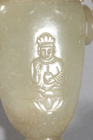 null CHINE moderne. Vase couvert gravé de Bouddhas assis sur le lotus dans la partie...