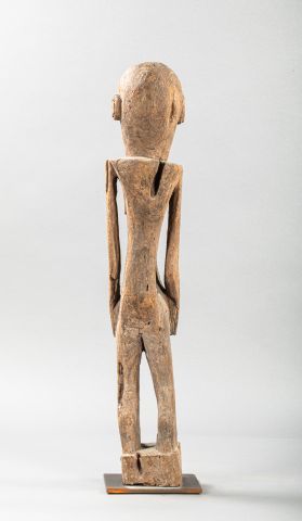 null STATUE D'ANCETRE FEMININE AITOS. Bois lourd érodé. Figure protectrice du Timor...