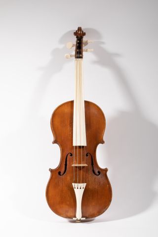 null Intéressant violon Europe centrale, années 1920, monté dans l’esprit baroque...