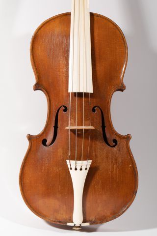 null Intéressant violon Europe centrale, années 1920, monté dans l’esprit baroque...