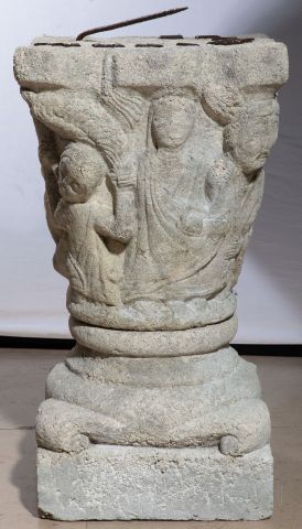 null Chapiteau Roman en calcaire, France, XIIème-XIIIème, Haut.: 60 cm - Larg.: 32...