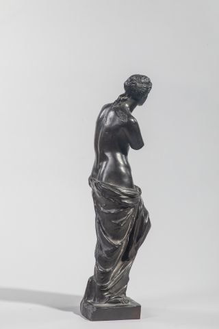 null Ecole française XIXème- La Vénus de Milo- Sculpture en bronze à patine sombre-...