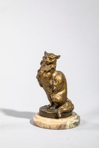 null Thomas CARTIER ( 1879-1943) Chat énervé- Sculpture en bronze à patine dorée-...